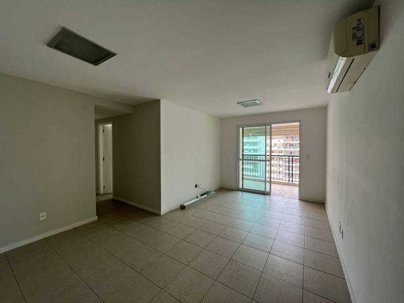 Apartamento à venda com 3 quartos, 110m² - Foto 2