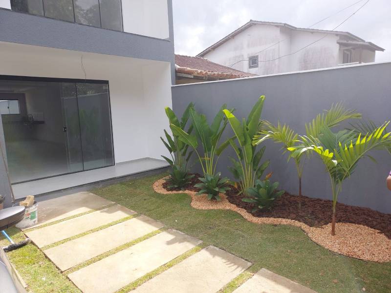 Casa à venda com 4 quartos, 137m² - Foto 2