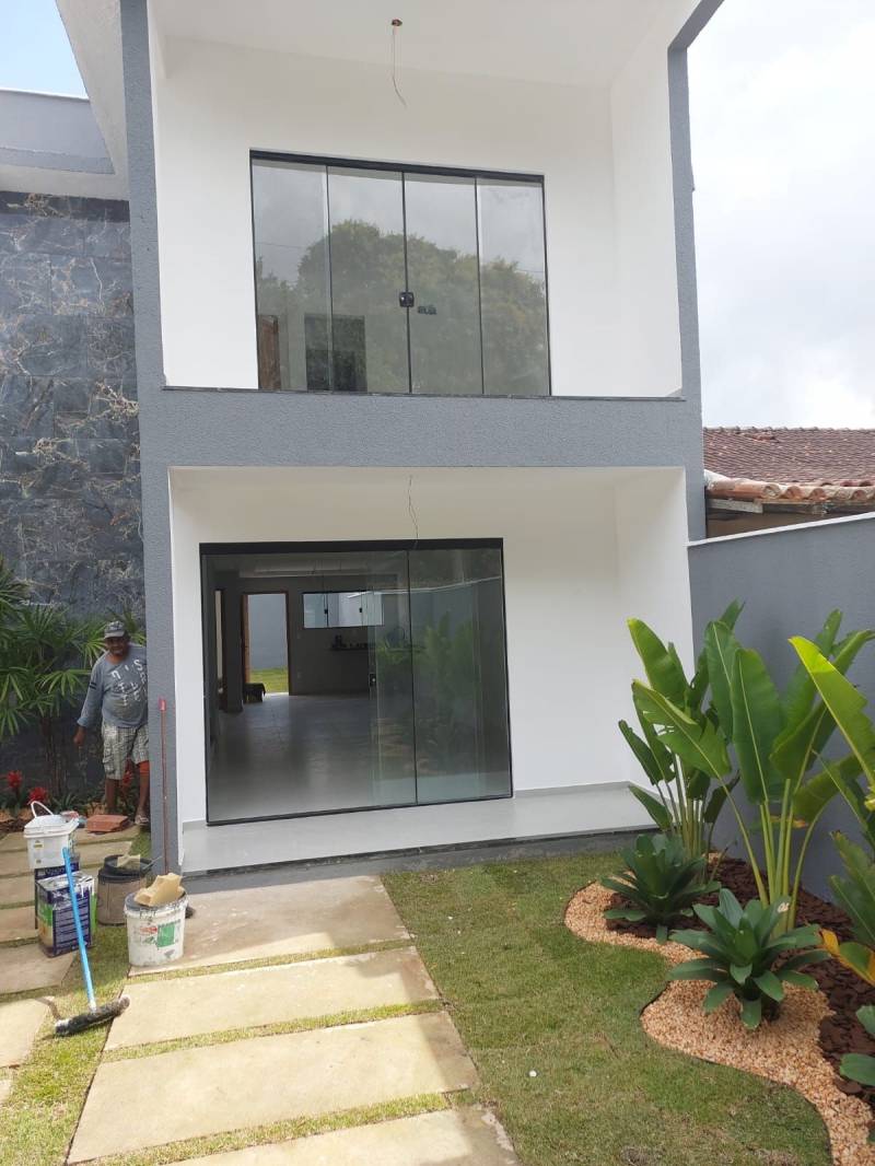 Casa à venda com 4 quartos, 137m² - Foto 1