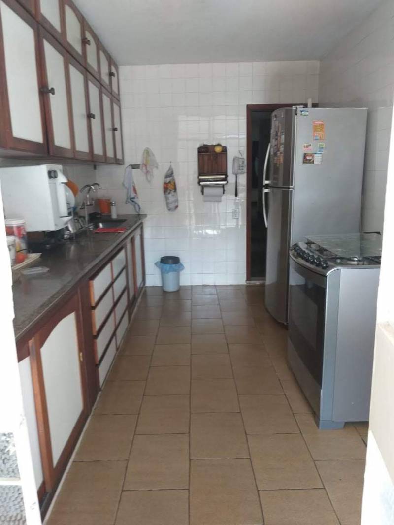 Casa à venda com 4 quartos, 250m² - Foto 5