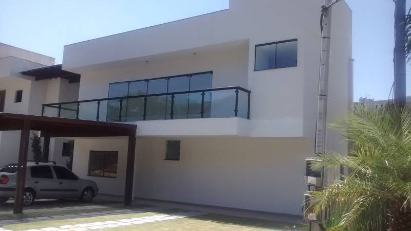 Casa de Condomínio à venda com 4 quartos, 380m² - Foto 1