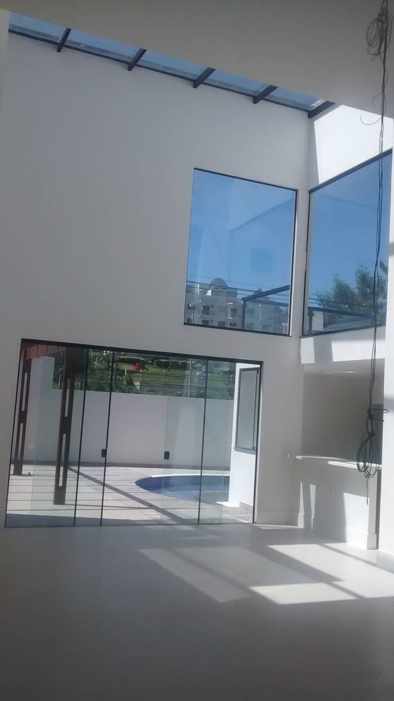 Casa de Condomínio à venda com 4 quartos, 380m² - Foto 3