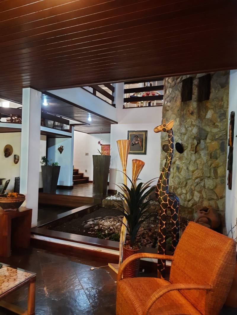 Casa de Condomínio à venda com 4 quartos, 386m² - Foto 3