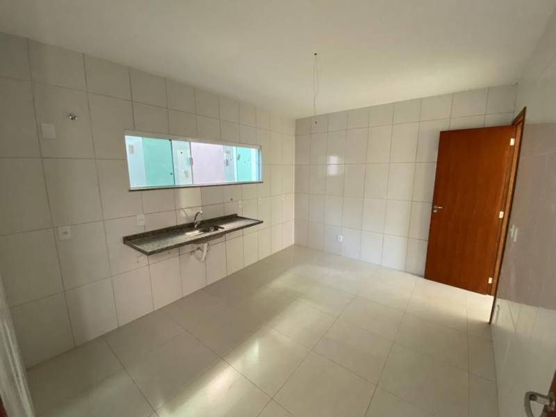 Casa à venda com 2 quartos, 80m² - Foto 5